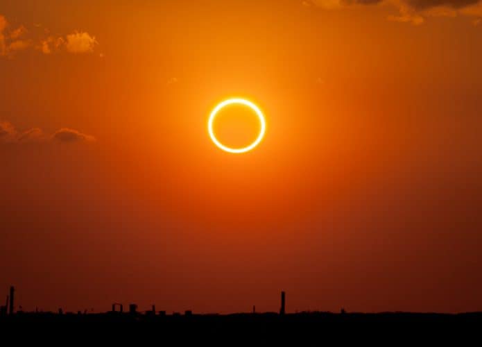 Exemplo de eclipse solar anular
