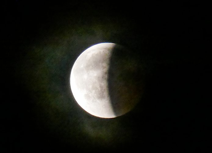 eclipse-parcial-da-Lua-695x500