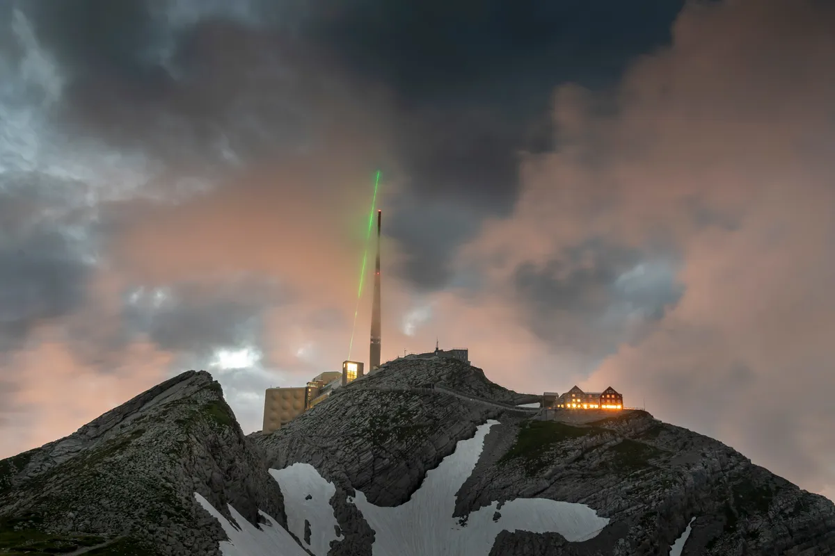 O laser foi utilizado para desviar raios no topo da montanha Säntis, na Suíça