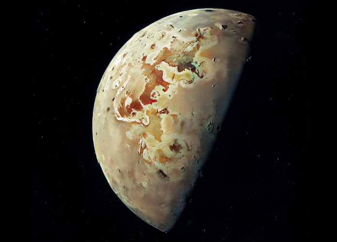 lua-de-jupiter-io-695x500
