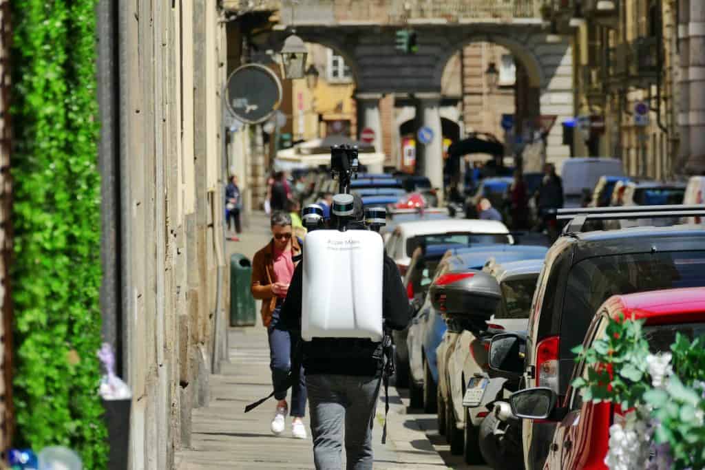 Apple Maps com captura em mochila (Imagem:Antonello Marangi/Shutterstock)