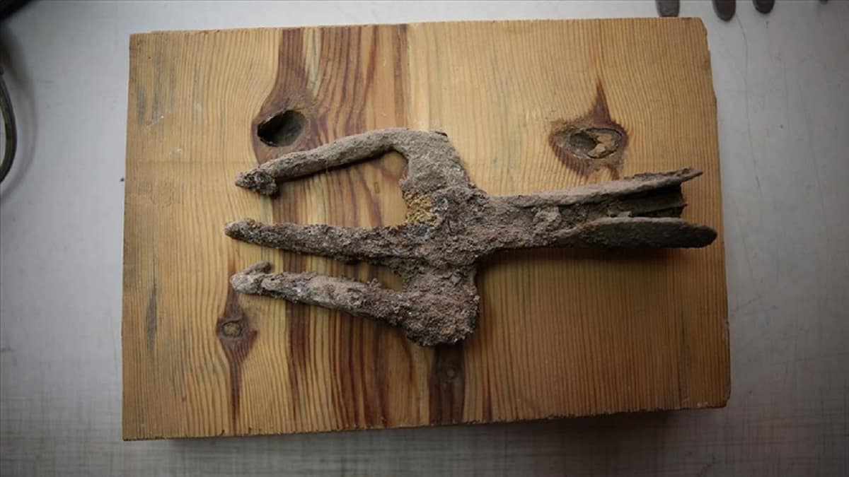 tridente_ferro_assos_turquia