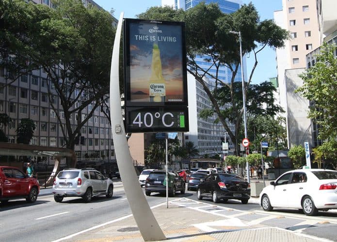 Termômetro marcando 40 graus num dia marcado por muito calor na cidade de São Paulo