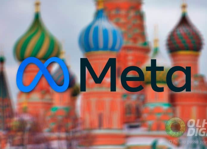 Montagem com logotipo da Meta na frente de castelo vermelho de Moscou