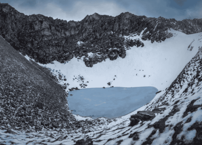 Lago-dos-esqueletos-1-695x500.png