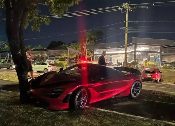 McLaren 720S Coupé em acidente em Campo Grande
