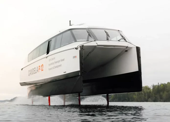 A balsa elétrica Candela P12