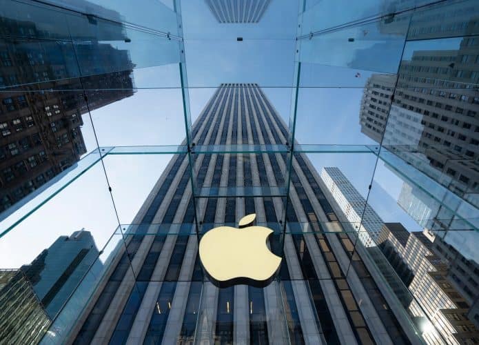 Apple supera previsões de Wall Street e ações disparam