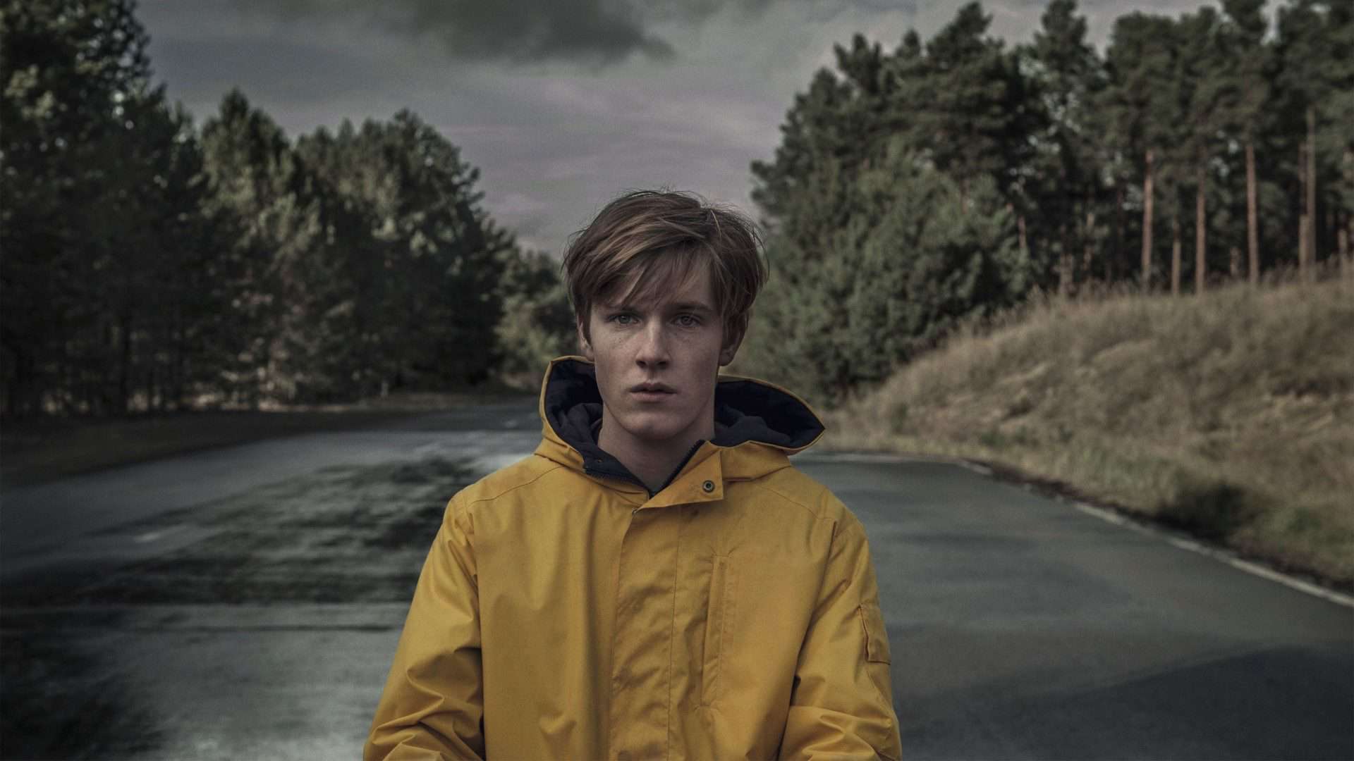 Louis Hofmann em cena da série Dark filme
