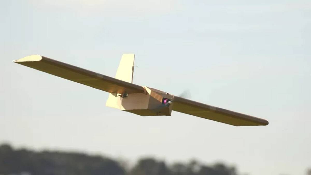 drone-de-papelao-sypaq-corvo-usado-na-guerra-da-ucrania-em-voo-1693494344636_v2_900x506