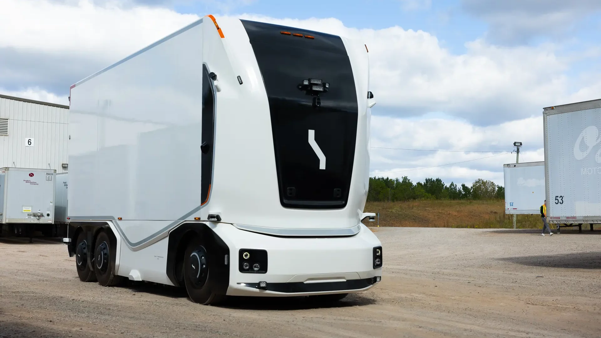 Caminhão autônomo usa robô para descarregar mercadorias