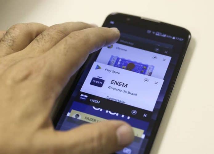 Eletrônicos tela de celular no app Enem para provas