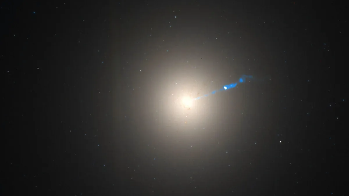 A galáxia M87 abriga um buraco negro supermassivo, o M87*