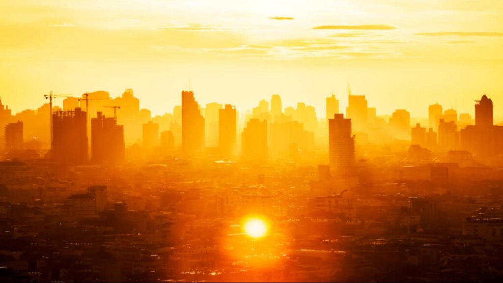 O El Niño ainda pode trazer eventos climáticos extremos como ondas de calor, incêndios florestais, secas e enchentes (Crédito: TWStock/ Shutterstock)