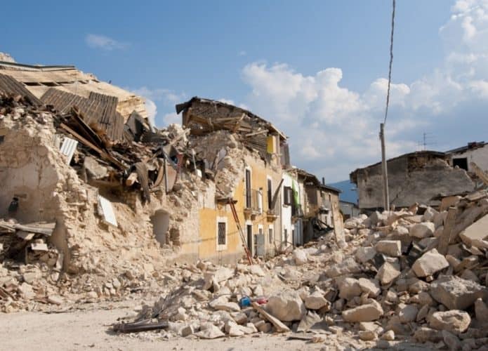 Terremotos pode se tornar mais frequentes com o derretimento das geleiras e consequente aumento do nível do mar (Crédito: Saigh Anees/ Shutterstock)
