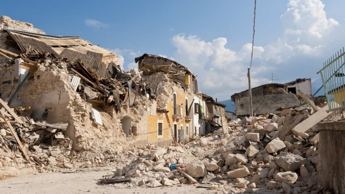Terremotos pode se tornar mais frequentes com o derretimento das geleiras e consequente aumento do nível do mar (Crédito: Saigh Anees/ Shutterstock)