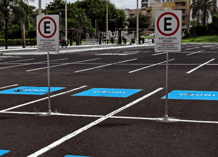 vaga-estacionamento-idoso-695x500.png