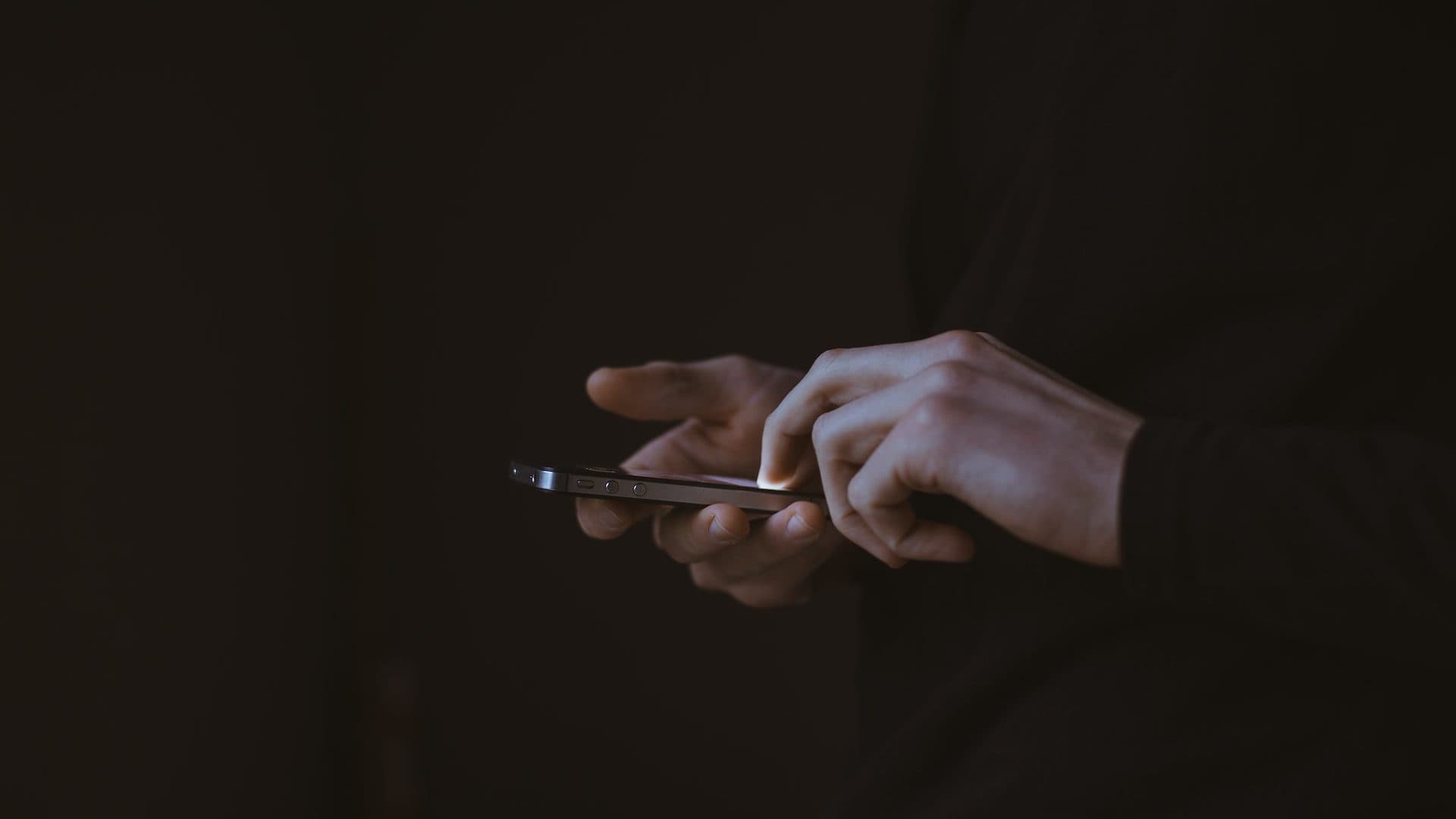 Como saber se seu celular está sendo rastreado? via Gilles Lambert/Unsplash