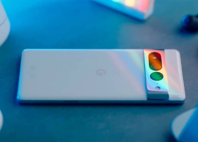 Celular Google Pixel sobre mesa