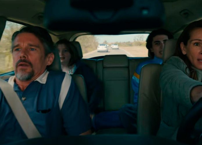 Cena do filme O Mundo Depois de Nós com carros da Tesla