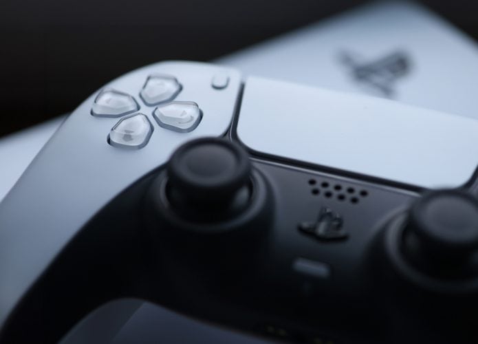Controle de PlayStation 5 sobre console