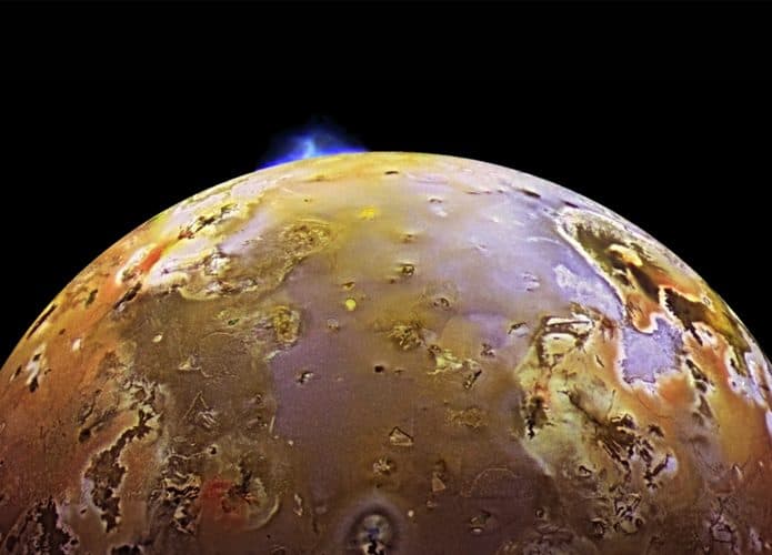 Io, lua vulcânica de Júpiter, que está no alvo da sonda Juno
