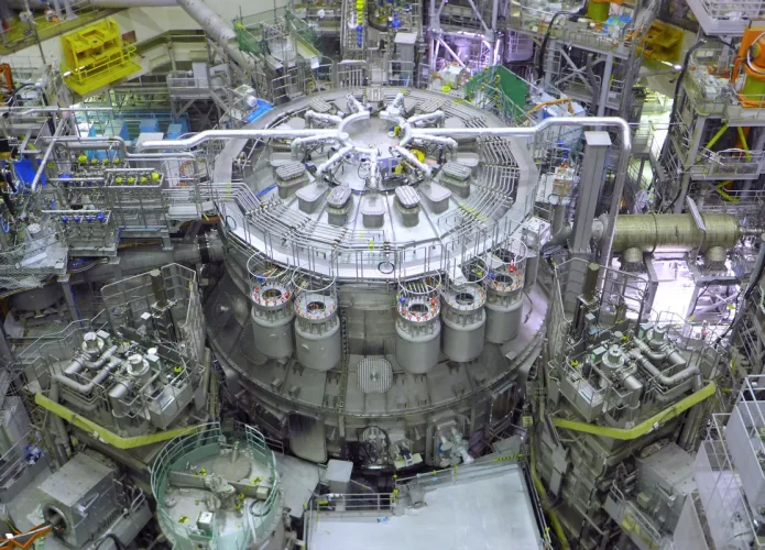 Vista externa do reator de fusão nuclear JT-60SA (Crédito: Fusion for Energy)