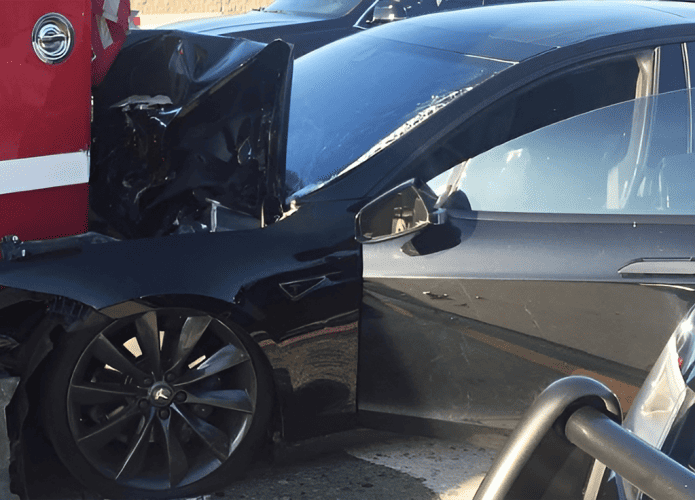 acidente-tesla-695x500.png