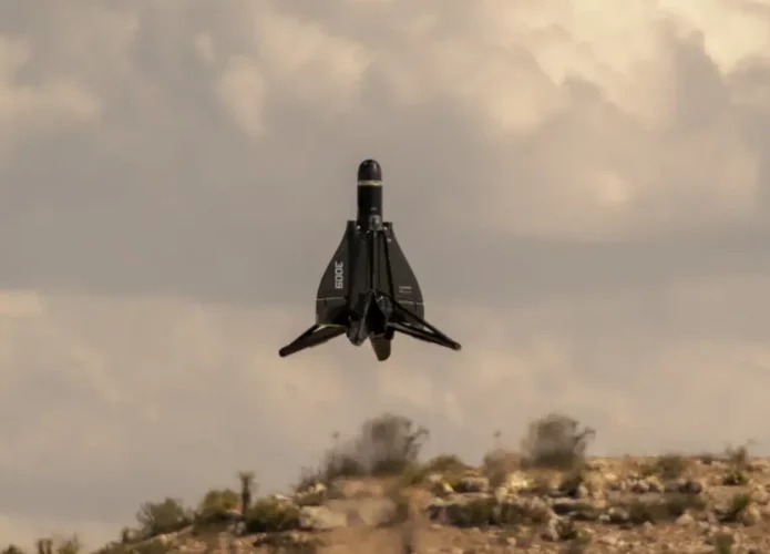 Novo drone militar a jato é controlado por IA