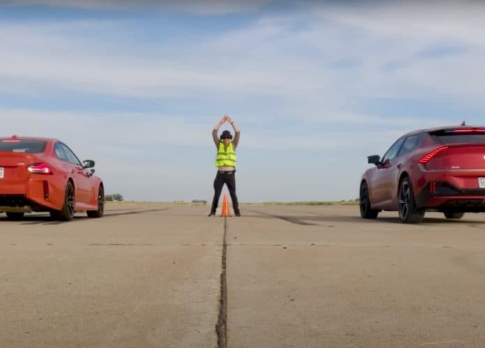Kia EV6 GT enfrentando um BMW M2