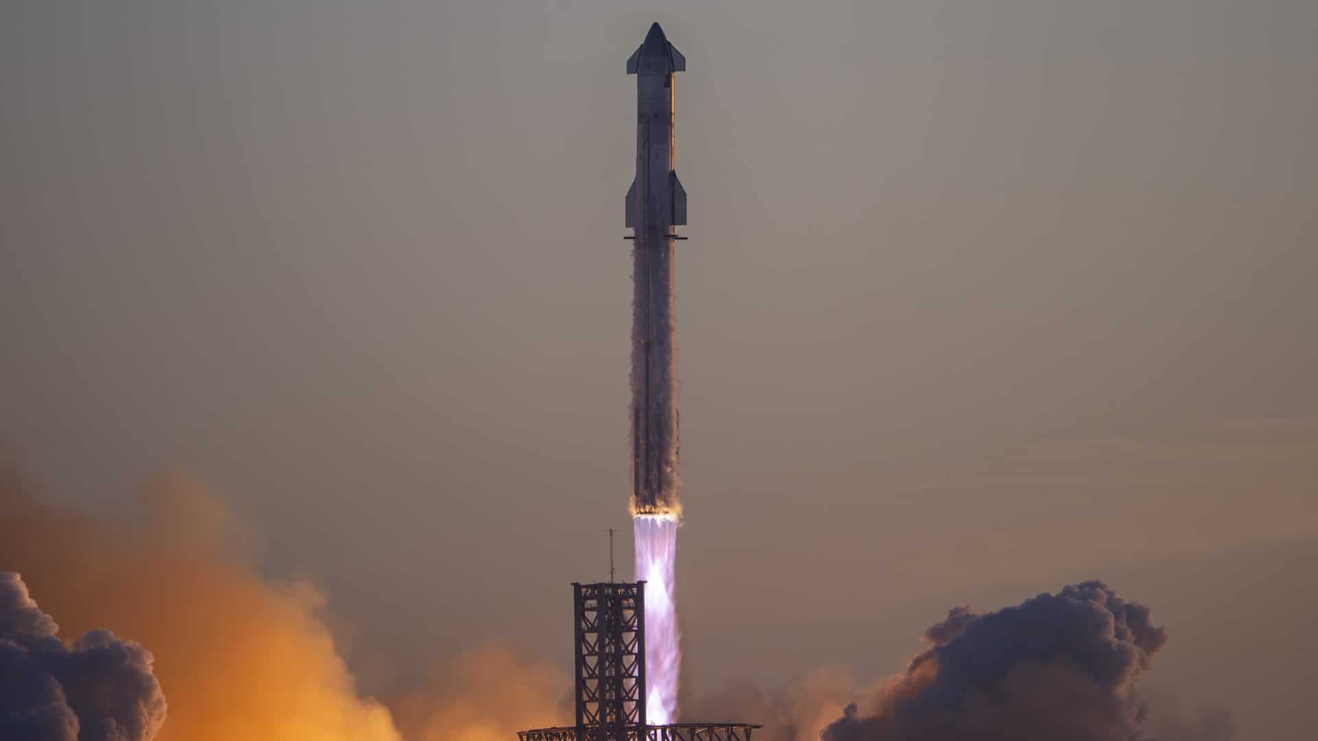 Starship decolando no seu segundo voo de teste (Crédito: SpaceX/ Reprodução X)