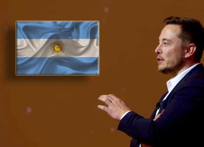 Elon Musk com a bandeira da Argentina, de Milei