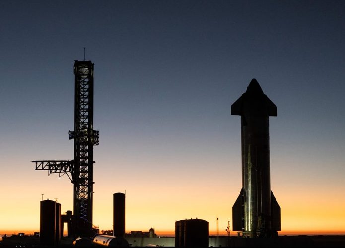 Starship da SpaceX em plataforma de lançamento
