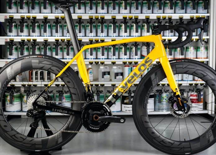 the-holocene-superbike-is-an-ultra-light-road-bike-made-of-recycled-carbon-695x500