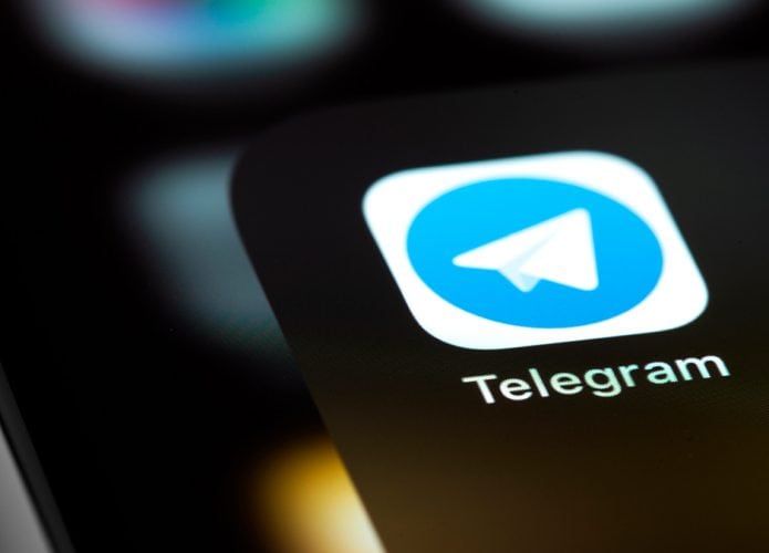 Ícone do Telegram na tela inicial de um iPhone
