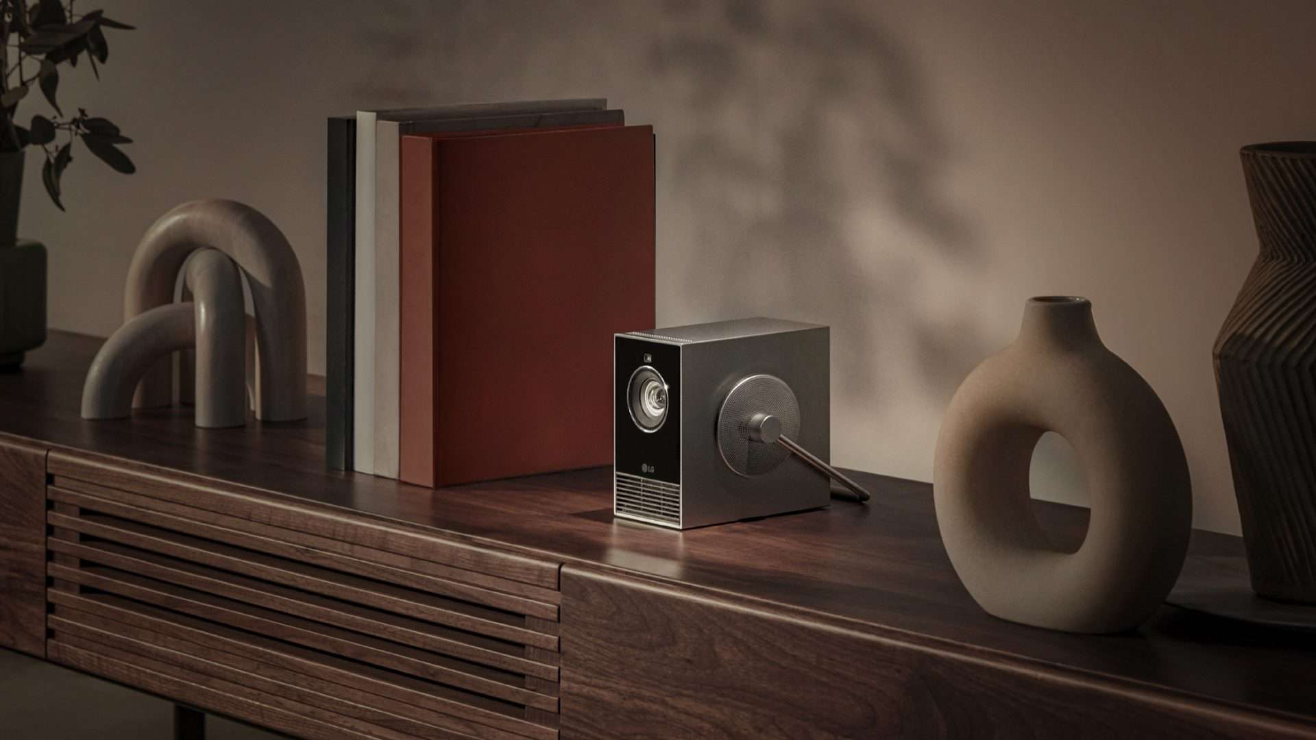 LG-CineBeam-Qube_2-1920x1080