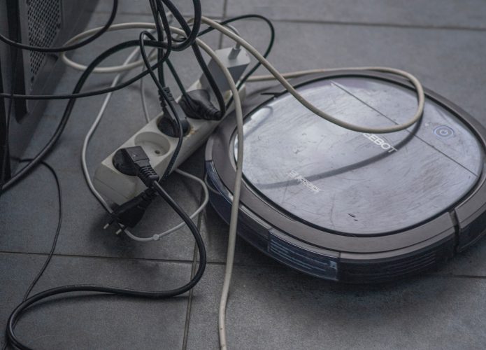Régua com diversos eletrodomésticos via Elena Mozhvilo/Unsplash