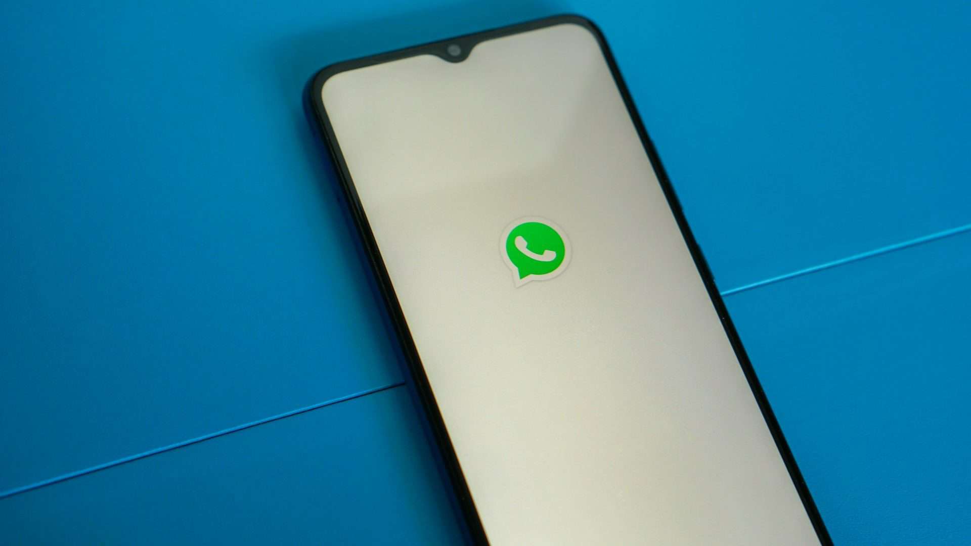 WhatsApp para celular. (Imagem: Mourizal Zativa/Unsplash)
