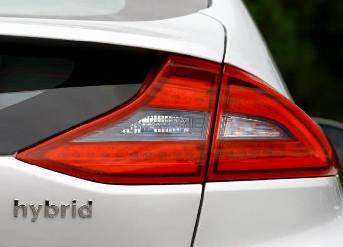 Carro híbrido vantagens e desvantagens