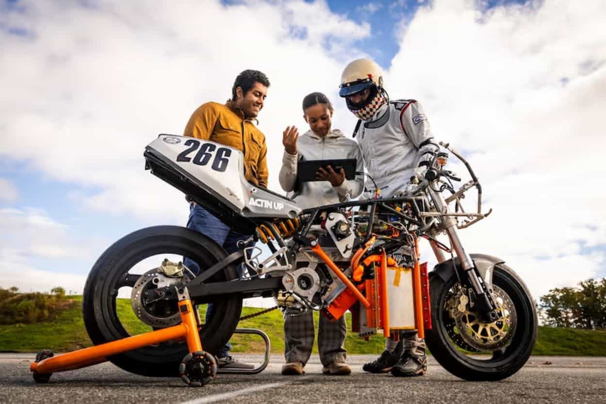 Equipe do MIT constrói moto elétrica movida a combustível de hidrogênio