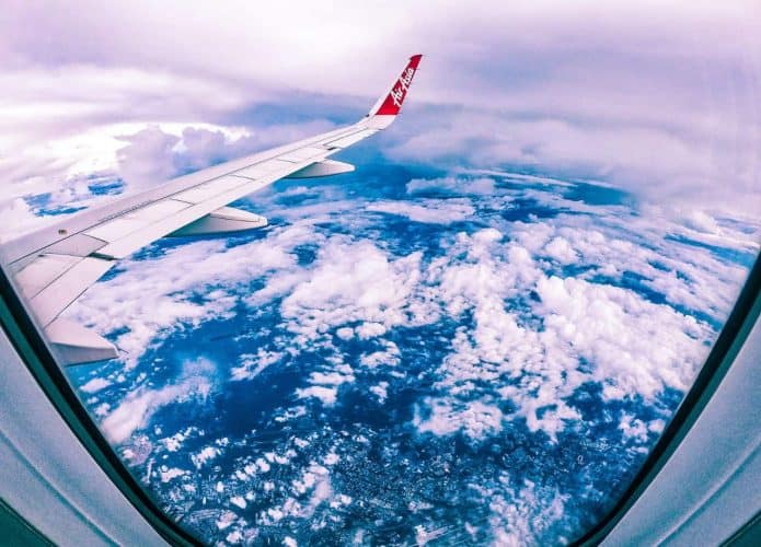 imagem-de-janela-de-aviao-695x500