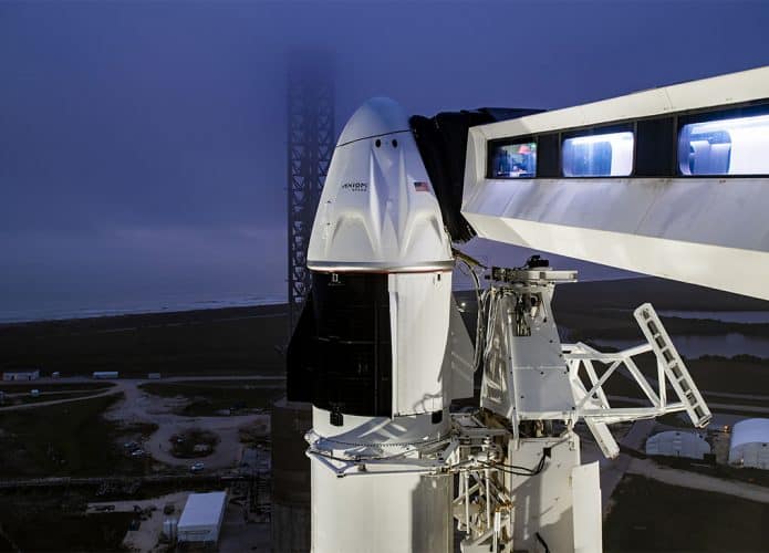 spaceX-Ax-3-capsula-dragon-695x500