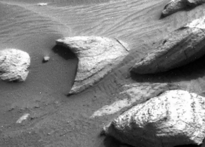 A rocha encontrada pelo Curiosity parece o emblema de Star Trek (Crédito: NASA/JPL-Caltech)
