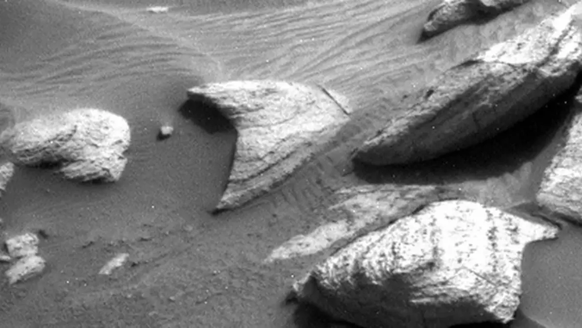 A rocha encontrada pelo Curiosity parece o emblema de Star Trek (Crédito: NASA/JPL-Caltech)