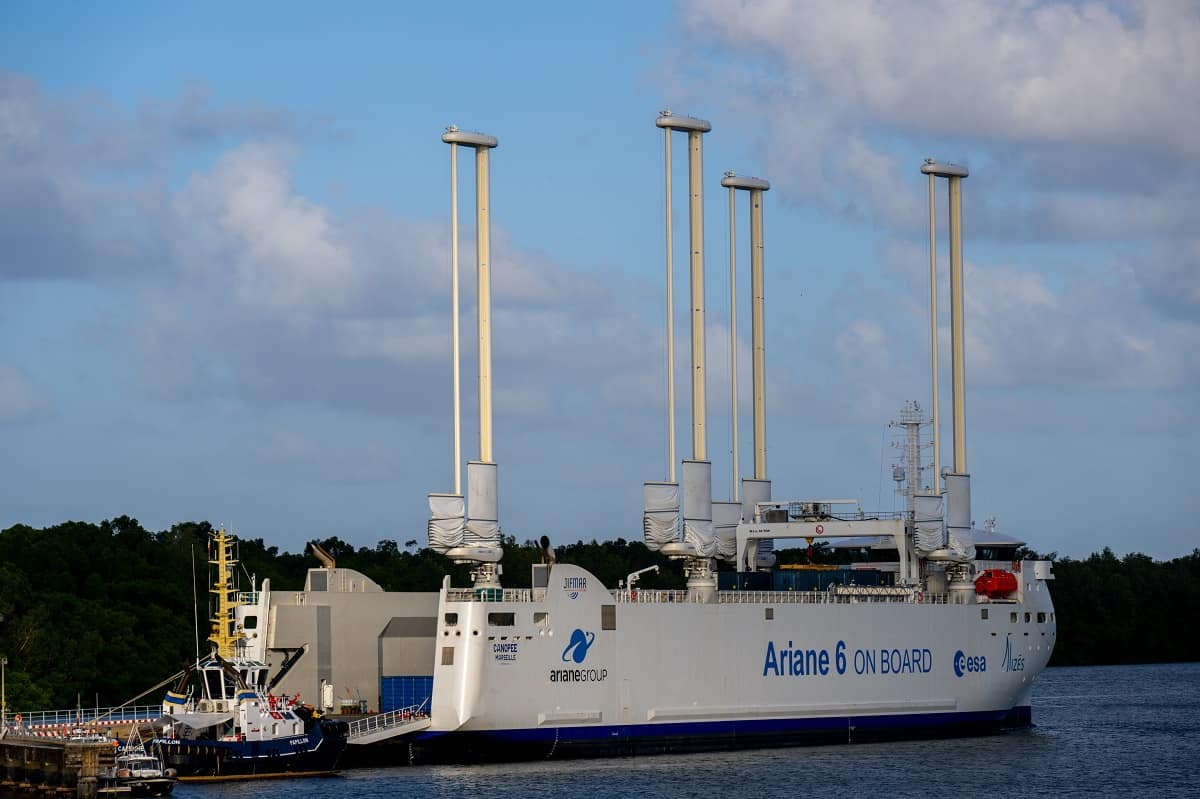 Ariane_6_ready_for_unloading