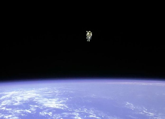Bruce-McCandless-caminhada-espacial-695x500