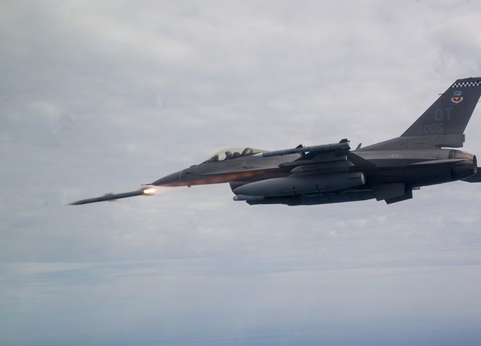 Avião F-16