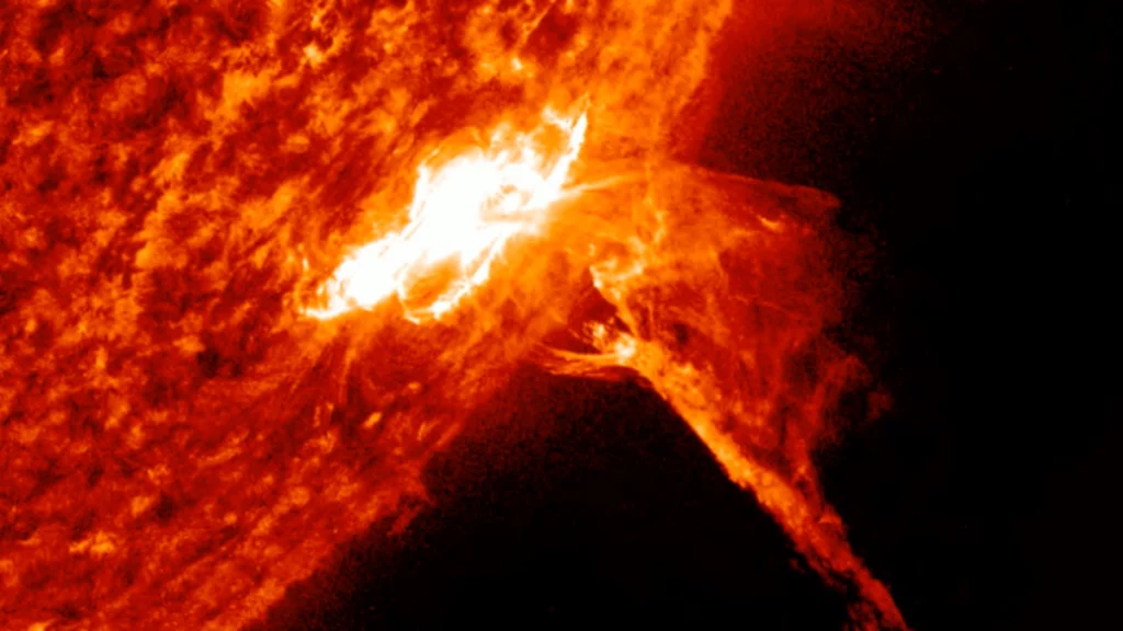 A explosão solar foi classificada como M4.2 (Crédito: NASA/SDO, AIA, EVE, HMI science teams)