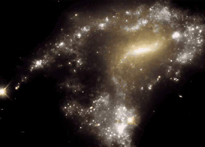 galaxia-com-cauda-de-mare-695x500.png