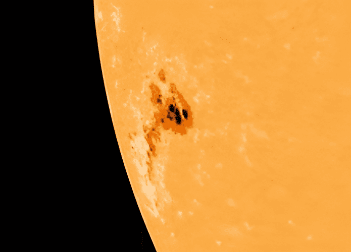 mancha-solar-AR3576-695x500.png